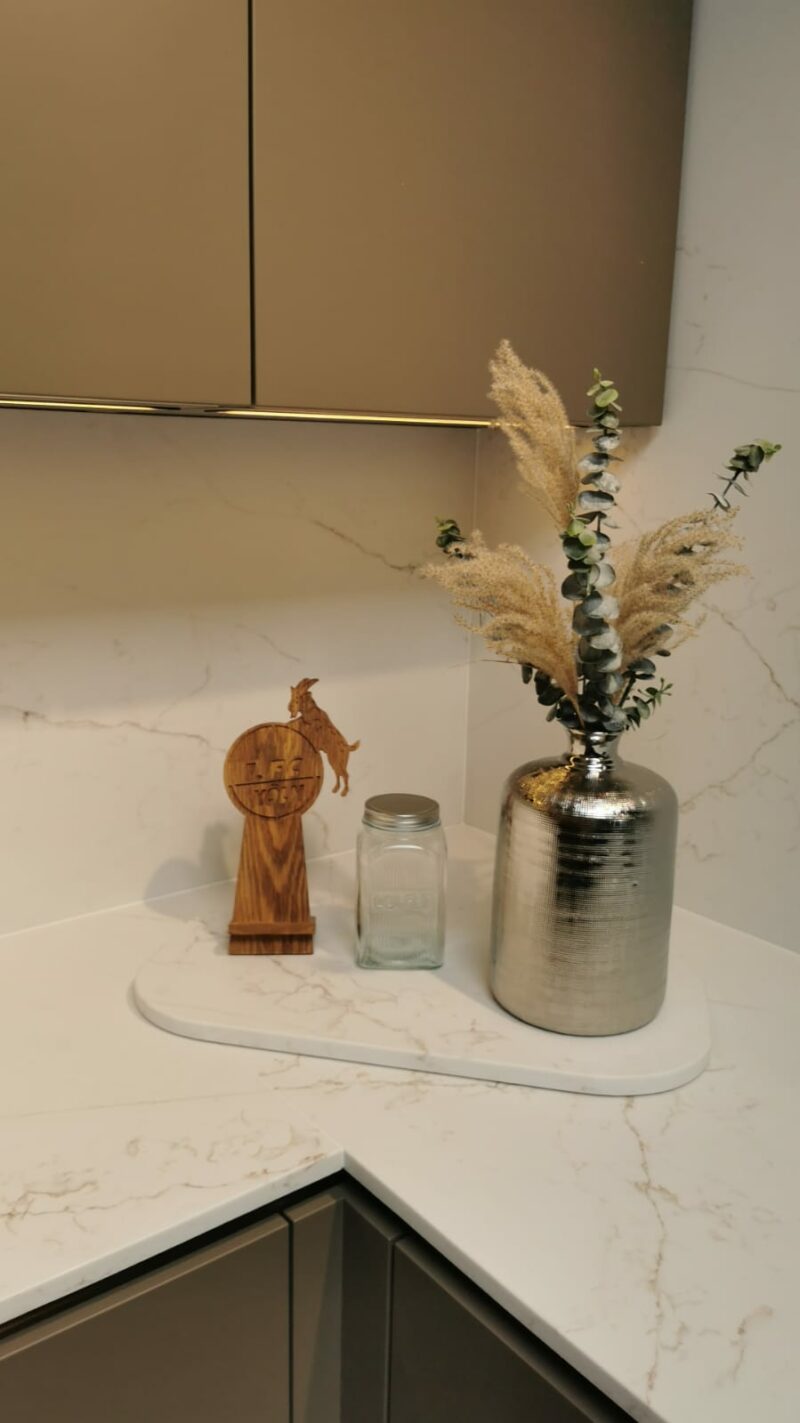 CM1140 Golden Swan – Bild 5