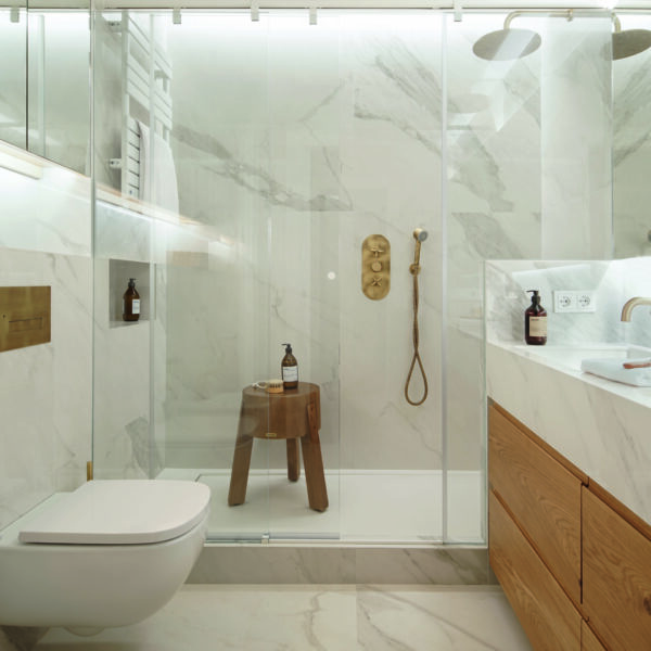 Estatuario bathroom scaled