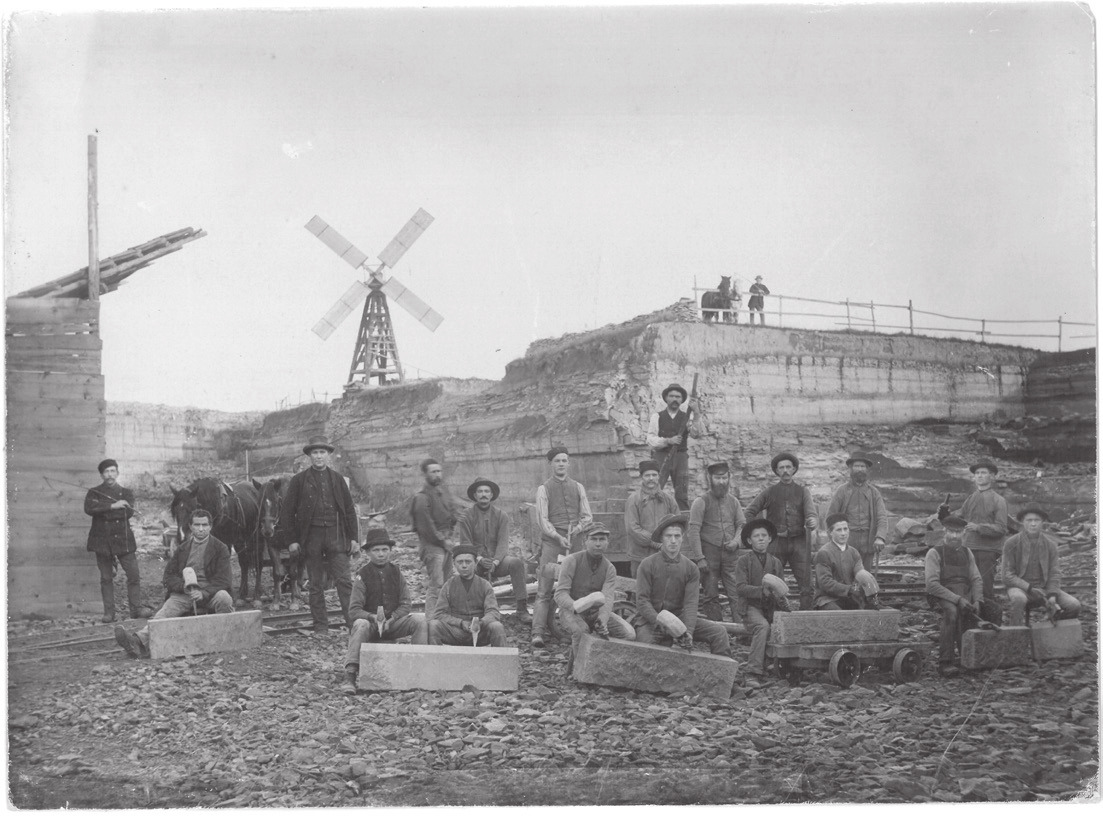 Historische Aufnahme: Steinbrucharbeiter im Anröchter Steinbruch um 1900