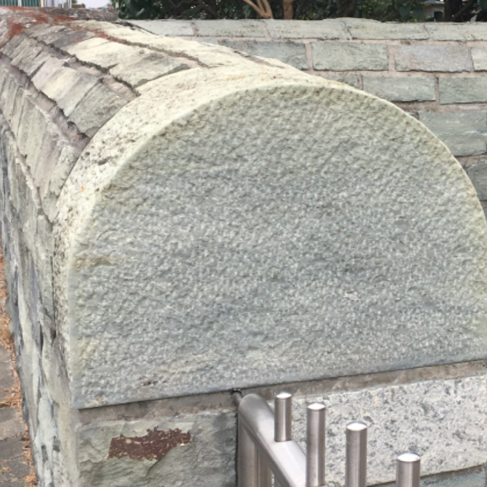 Mauerabdeckung „Soester Sattel“ – Endstein